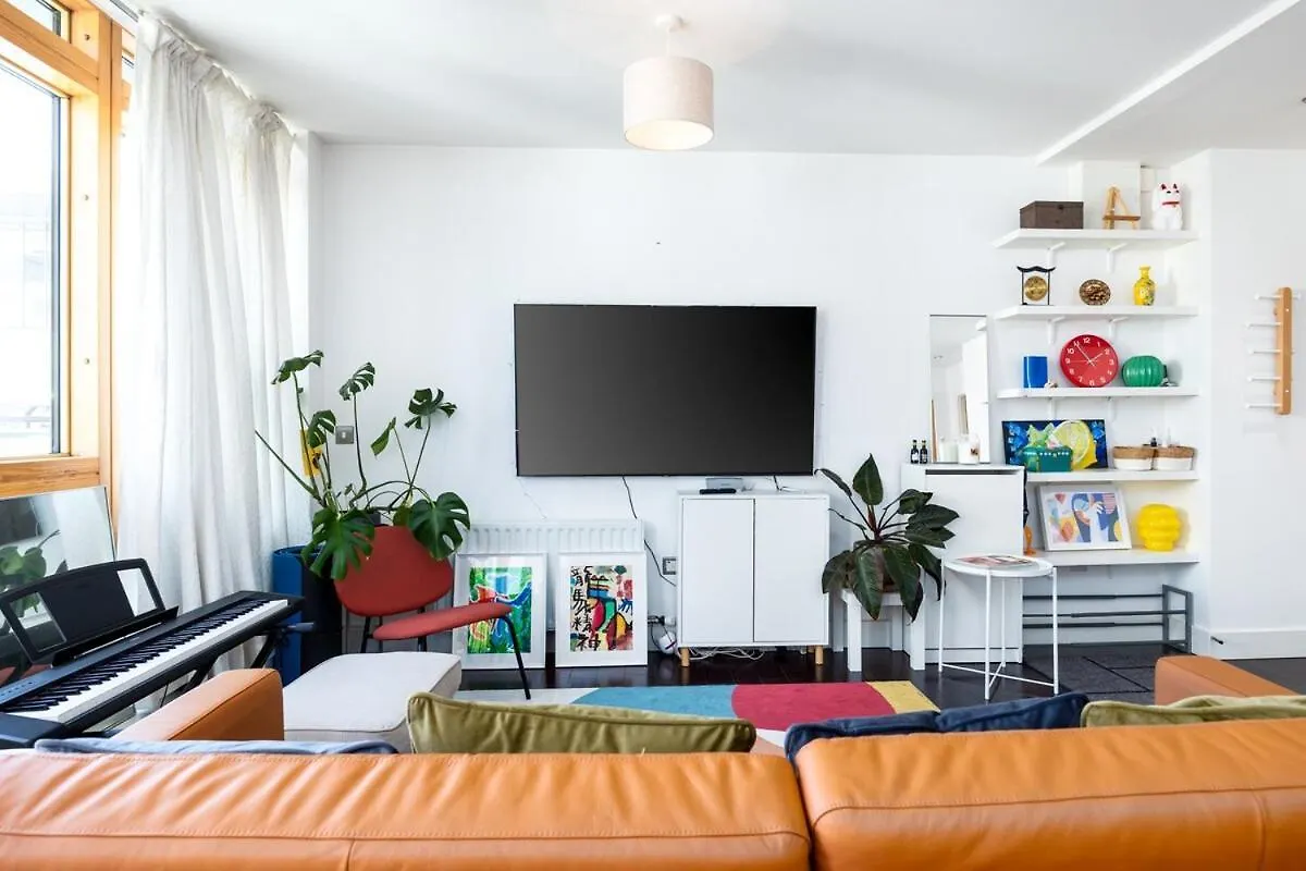 Lejlighed 2Br Dublin Apt Balcony, Plants & Electric Piano