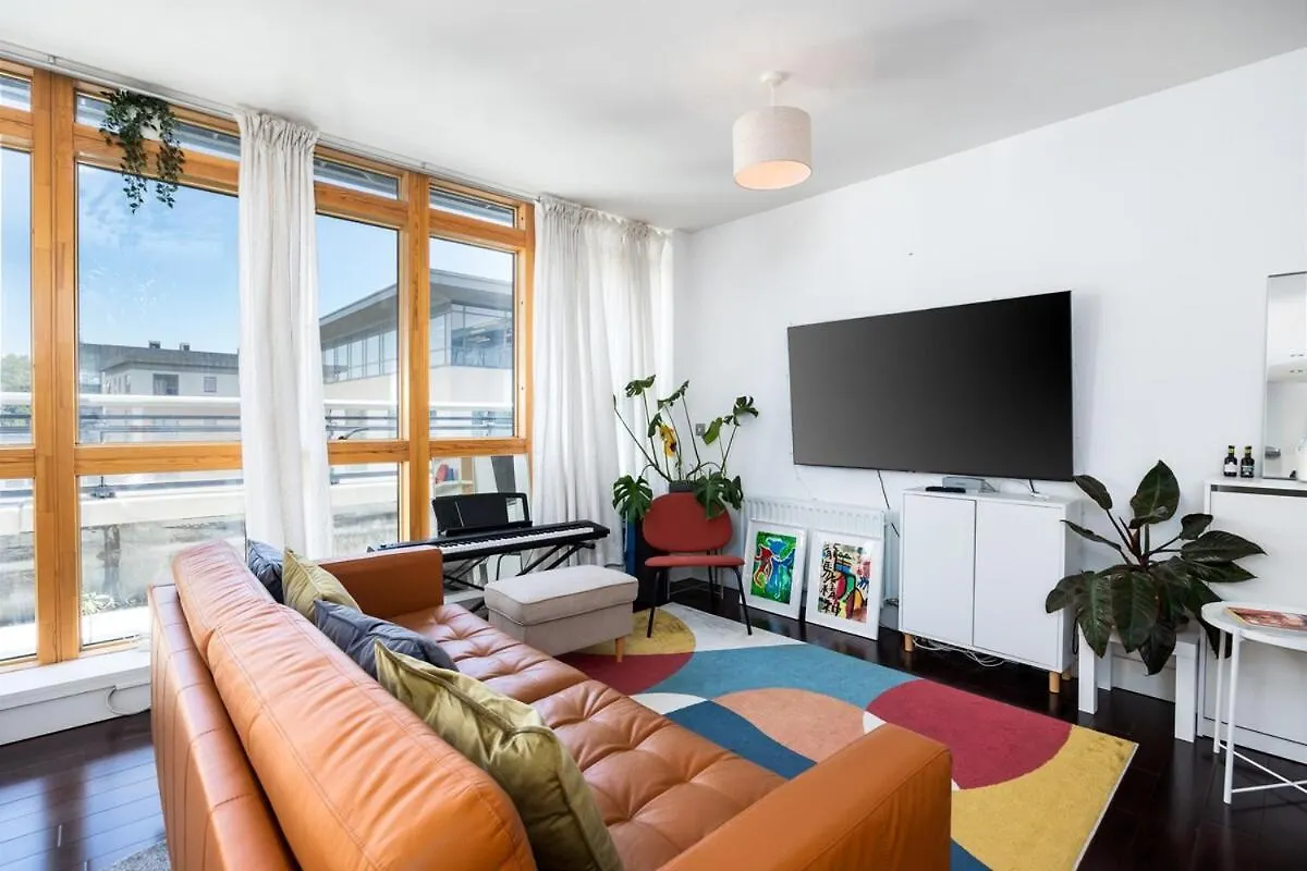 2Br Dublin Apt Balcony, Plants & Electric Piano
