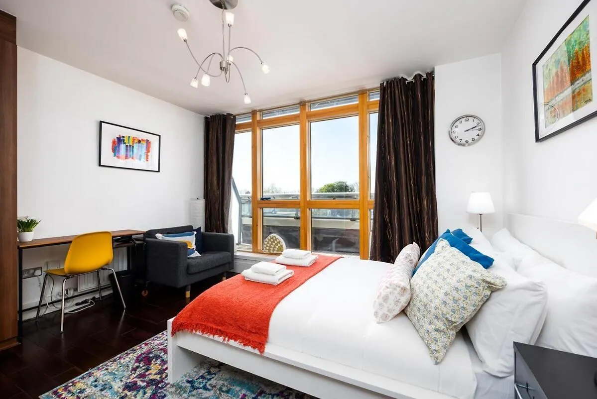 2Br Dublin Apt Balcony, Plants & Electric Piano Lejlighed